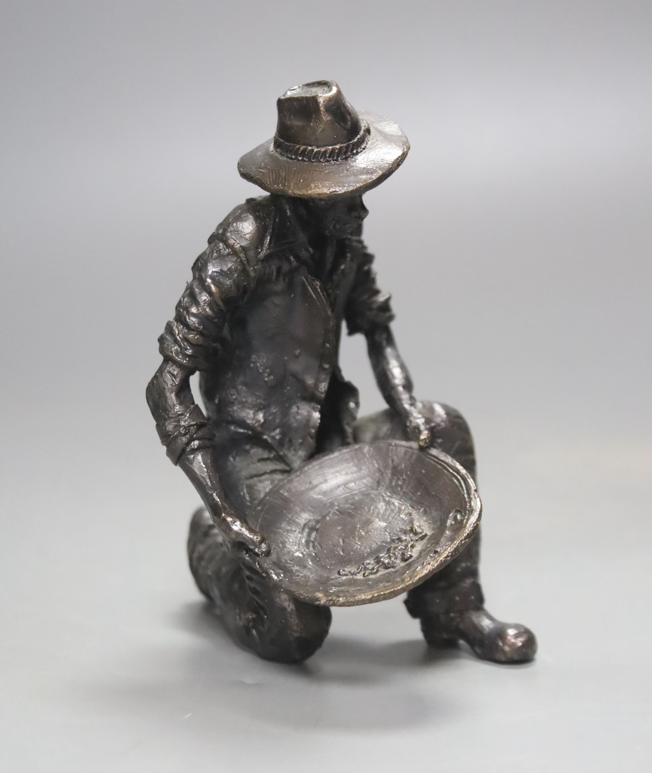 Eddie Hackman, limited edition bronze of a gentleman panning for gold no.205/1000 11cm